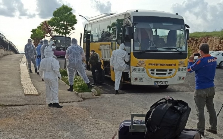 İran’dan Getirilen 39 Türk Vatandaşı Mardin’de Yurda Yerleştirildi