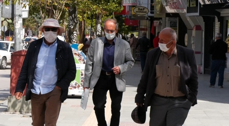 Isparta’da Havaların Isınmasıyla Caddelerde Yoğunluk Arttı