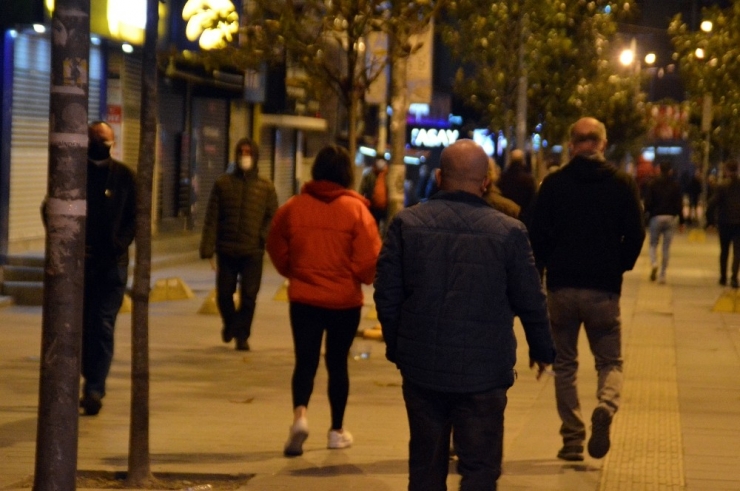 İstanbul’da Sokağa Çıkma Kısıtlamasının Sona Ermesiyle Hayat Normale Döndü