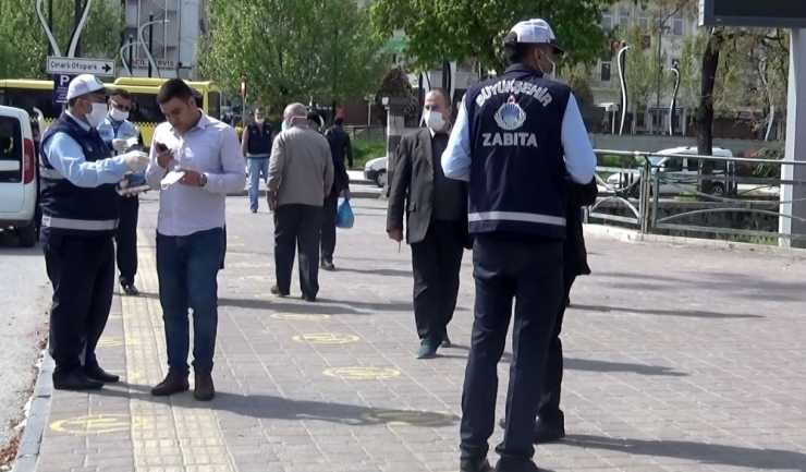 Vatandaşa Maske Dağıtıldı Sürücülere Uyarı Yapıldı