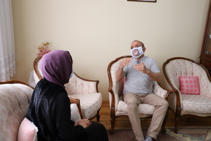 Konya Büyükşehir’den İşitme Engelliler İçin Ağız Kısmı Şeffaf Maske