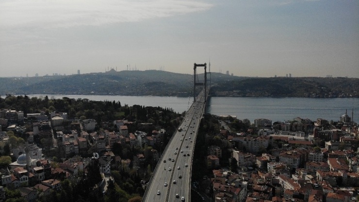 Kısıtlamanın Ardından 15 Temmuz Şehitler Köprüsü’ndeki Hareketlilik Havadan Görüntülendi