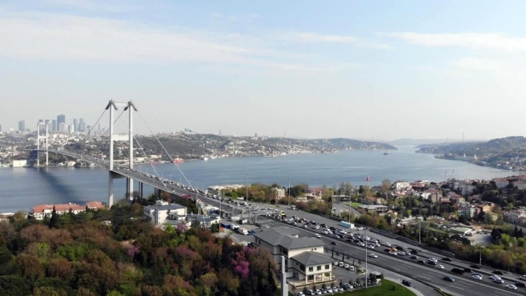 15 Temmuz Şehitler Köprüsü’nde Oluşan Trafik Havadan Görüntülendi