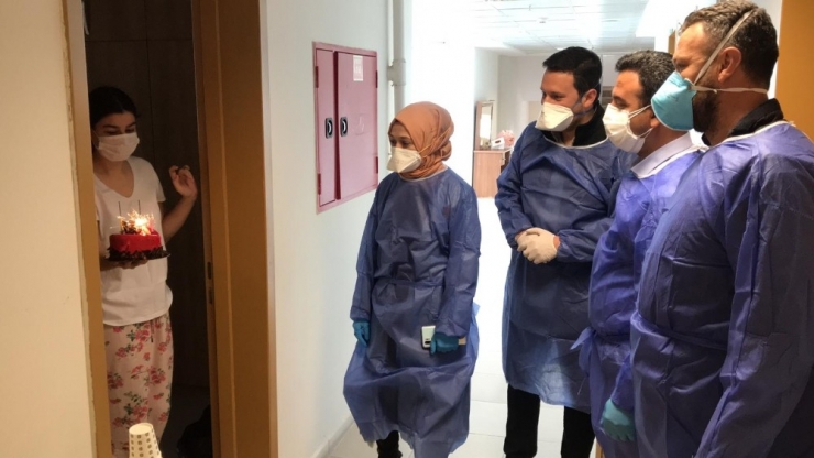 Kyk’da Karantinaya Alınan Vatandaşa Doğum Günü Sürprizi