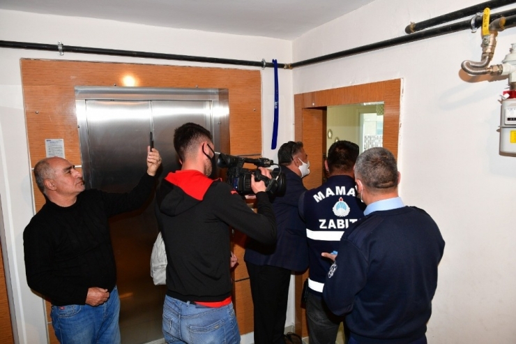 Mamak Belediyesinden Evden Çıkamayan Kıza Doğum Günü Sürprizi