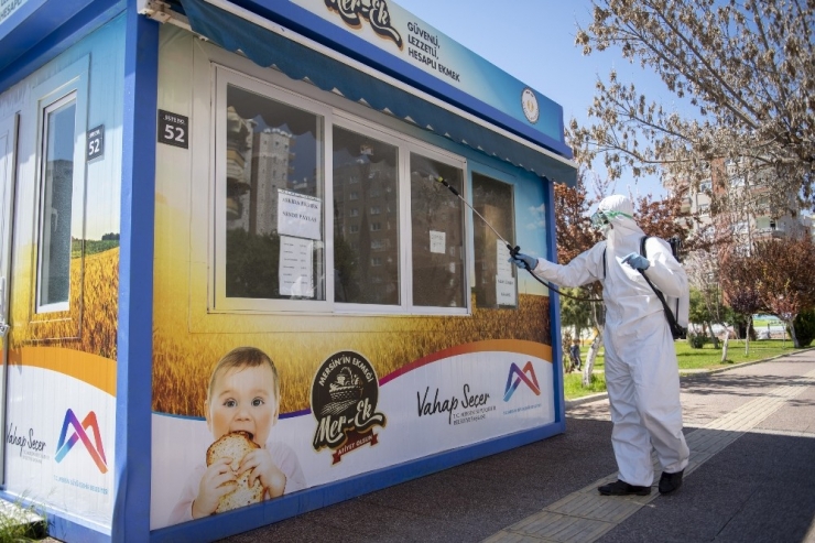 Ekmek Büfeleri Düzenli Olarak Dezenfekte Ediliyor