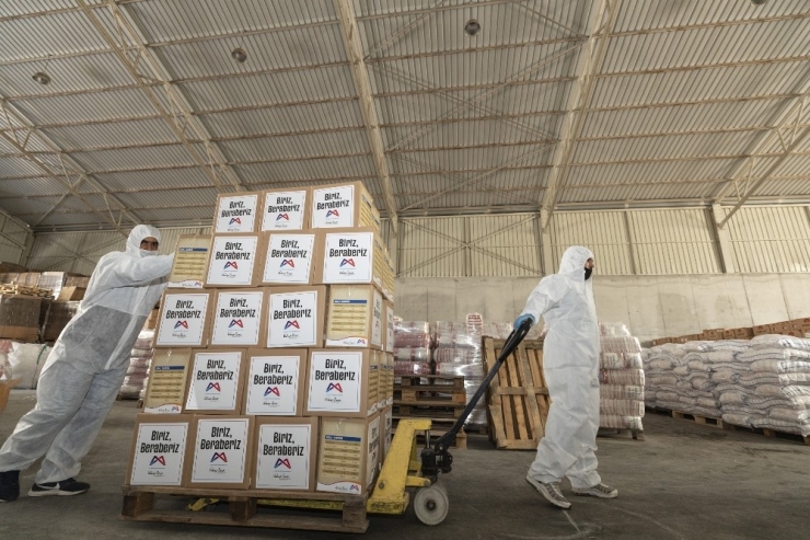 Mersin Büyükşehir Belediyesinden Roman Vatandaşlara Gıda Paketi