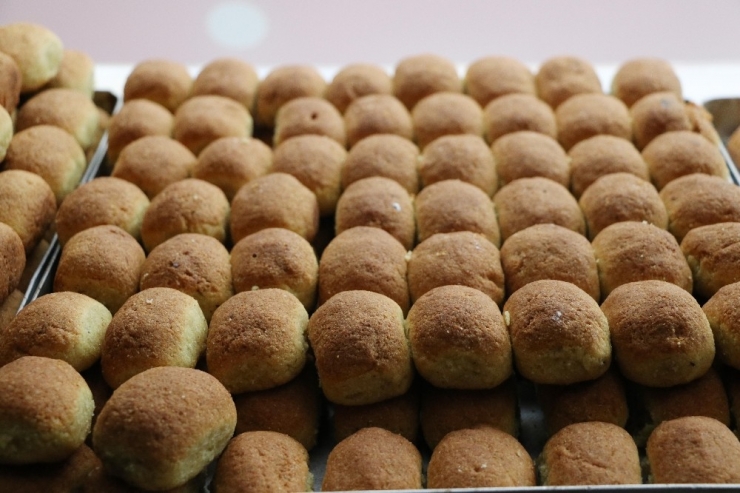 Ramazan Sofralarının Vazgeçilmez Tatlısı: "Kerebiç"