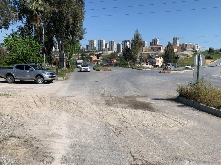 Karayolundaki Sızıntıya Meski Ekipleri Müdahale Etti