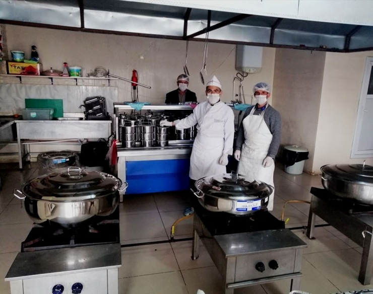 Bulanık’ta 110 Kişiye Her Gün Sıcak Yemek