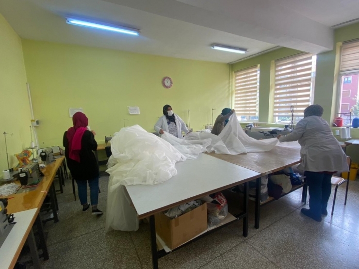 Olgunlaşma Enstitüsünden Sağlık Çalışanlarına Koruyucu Önlük