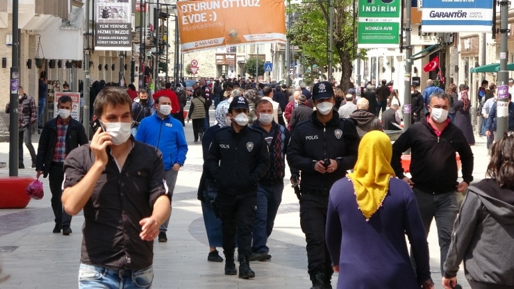 4 Günlük Kısıtlama Sonrası İnsanlar Sokaklara Döküldü
