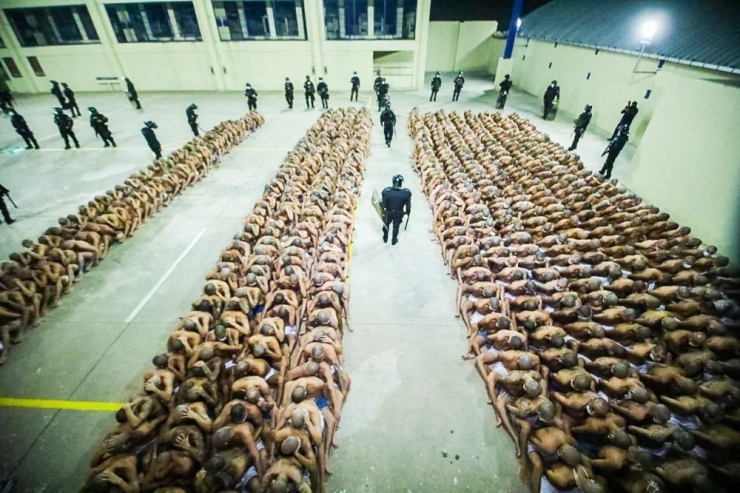 El Salvador’da Mahkumlara Benzeri Görülmemiş Hücre Cezası