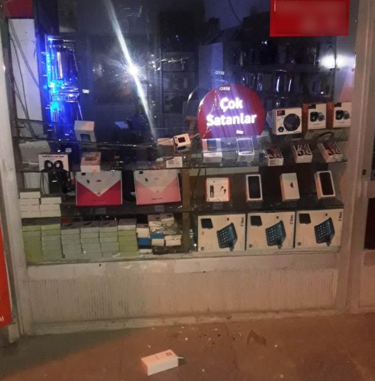 Bir Gecede İki İş Yerine Giren Hırsız Yakalandı