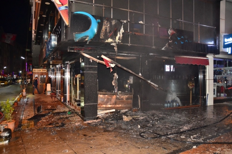 İftar Vaktinde İş Yeri Alevlere Teslim Oldu