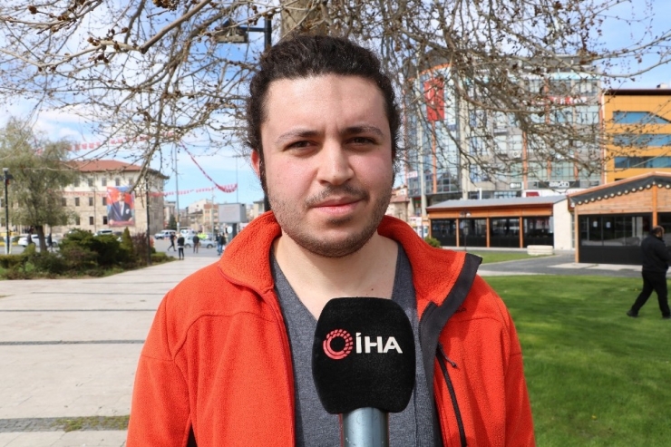 Onlar Göçüyor, Sivaslı Fotoğrafçı Onları Deklanşörle Avlıyor