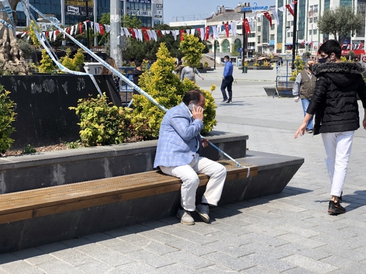 Esenyurt’ta Kısıtlamanın Ardından Vatandaşlar Sokakları Doldurdu