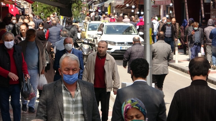 Samsun Sokakları Yine Tıklım Tıklım