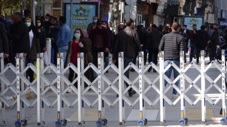 Van’da 4 Günlük Kısıtlama Sonrası Caddeler Doldu Taştı