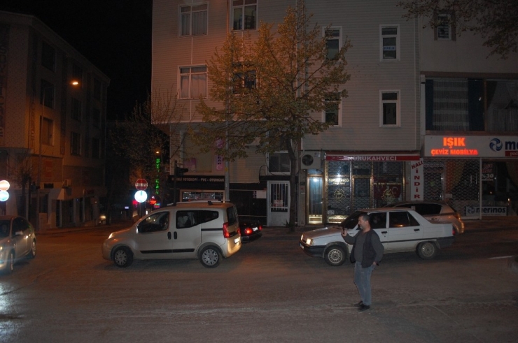 Sokaklarda Yine Aynı Manzara: ‘Canımız Çok Sıkıldı, Hava Almaya Çıktık’