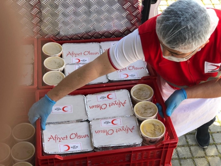 Türk Kızılay Bursa İftar Bereketini Paylaşıyor