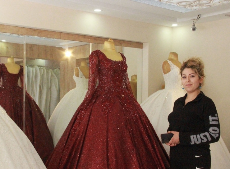 Sivas’ta Korona Gelinlik Satışlarını Vurdu