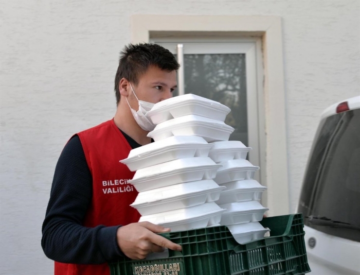 Yalnız Yaşayan 66 Yaşlıya İftar Ve Sahur Yemekleri İtina İle Hazırlanıyor