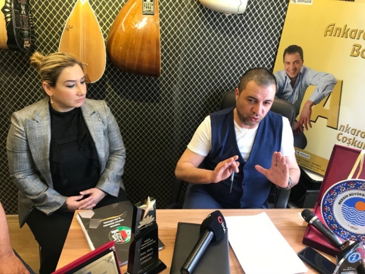 Ankaralı Sanatçıların Balkon Konseri Kavgası