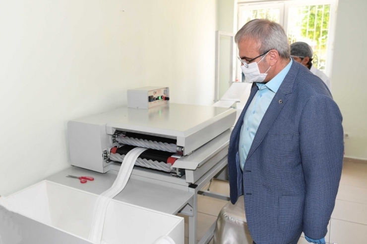 Cumhurbaşkanlığından Gelen Maskeler Antalyalılara Ulaştırıldı