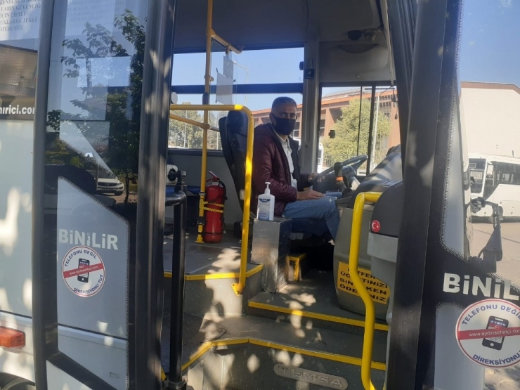 Aydın’da Şehiriçi Özel Halk Otobüslerine El Dezenfektanı Dağıtıldı