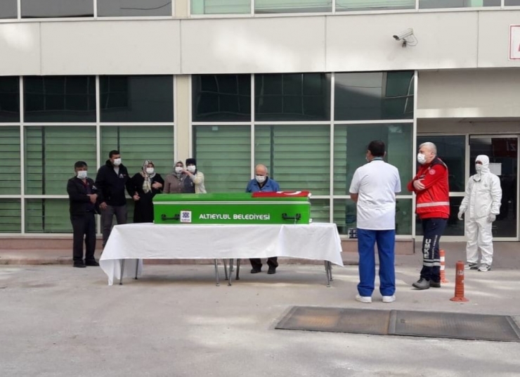 Kanseri Yendi Korona Virüse Yenik Düştü