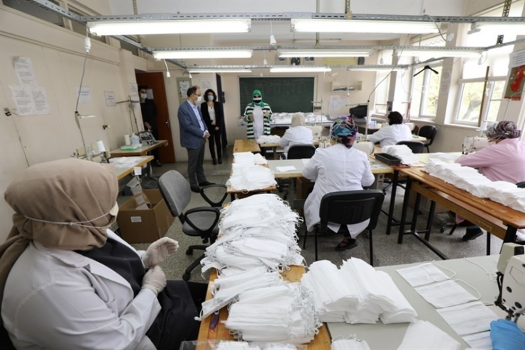 Okulda Günlük 3 Bin Maske Üretimine Erişildi