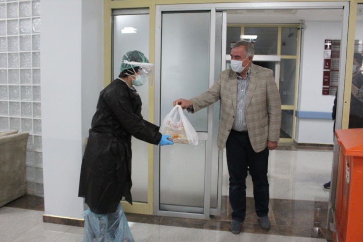 Turalı’dan Sağlık Ve Emniyet Mensuplarına Moral Ziyareti