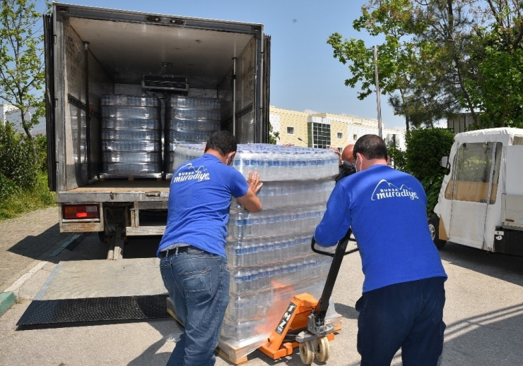 Büyükşehirden Hastanelere Su Takviyesi