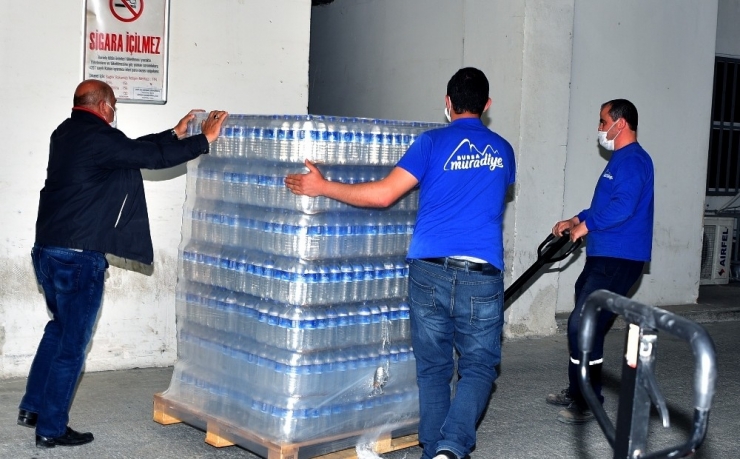 Büyükşehirden Hastanelere Su Takviyesi