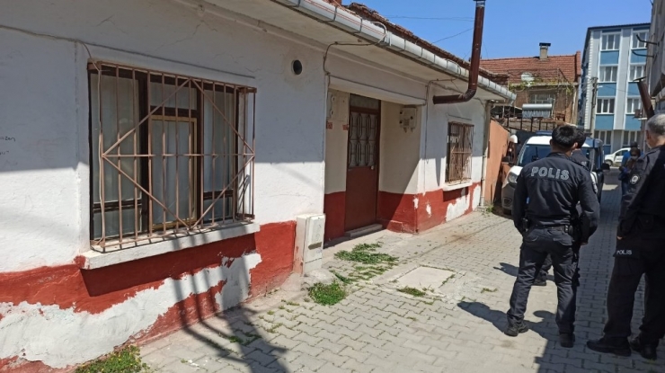 Yalnız Yaşayan Adam Evinde Ölü Bulundu