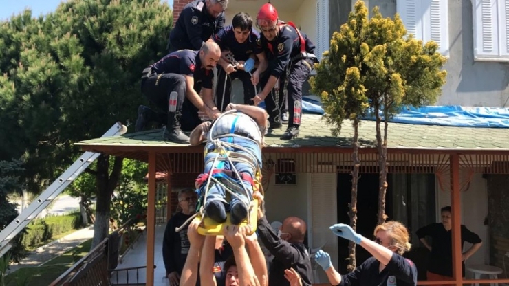 Çatıdan Düşen İnşaat İşçisi Ağır Yaralandı