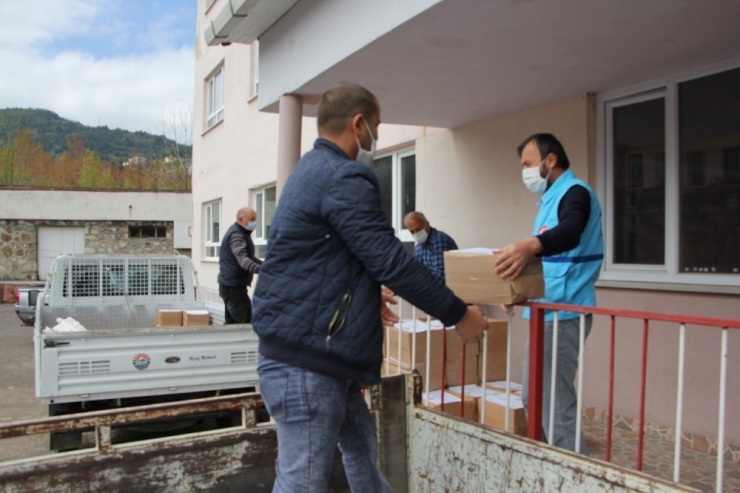 İhtiyaçlı Ailelere 5 Bin Yardım Kolisi İle 320 Kilogram Kıyma Yardımı