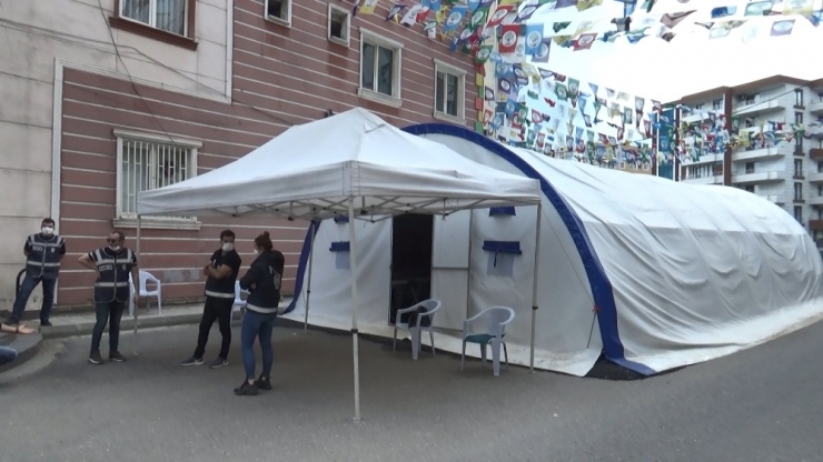 Hdp Önündeki Ailelerin Evlat Nöbeti 239’uncu Günde