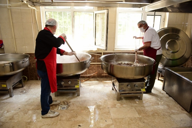 Çorum Belediyesi’nden 2 Bin Aileye Sıcak Yemek