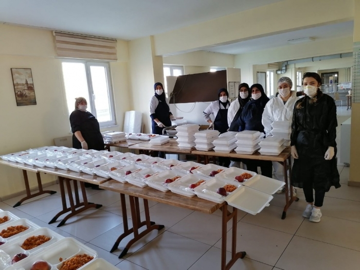 Karantinada Kalanların İftarlıkları Diyetisyenler Tarafından Hazırlanıyor