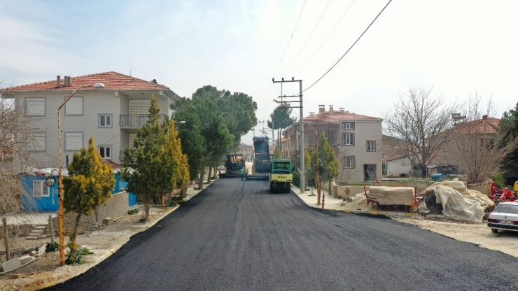 Çivril’de 6 Bin 300 Ton Sıcak Asfalt Döküldü