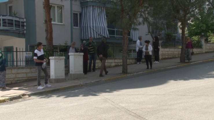 112 İstasyonu İle Telekomünikasyon Şirketinin Binasındaki Yangın 2 Saatte Kontrol Altına Alındı