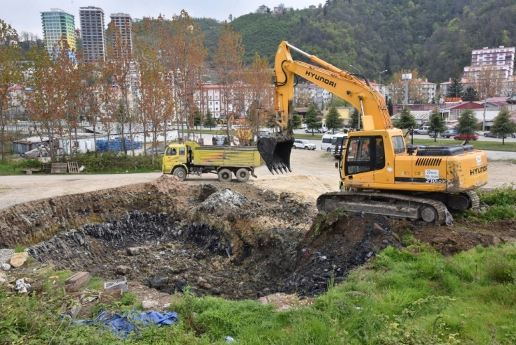 Giresun Sahilinde 35 Yıldır Biriktirilen Çöp Yığınları Ve Molozlar Temizleniyor