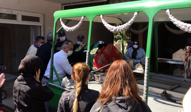 Nur Yerlitaş’ın Cenazesi Helallik Alınmak Üzere Evine Getirildi