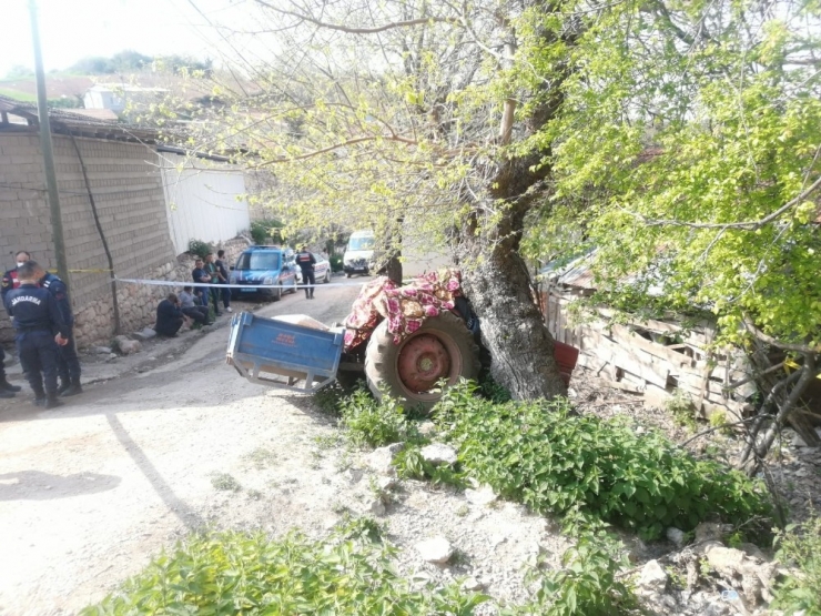 Traktör İle Ağaç Arasında Sıkışan Adam Hayatını Kaybetti