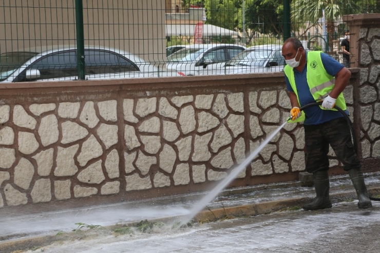 Erdemli’de Ekipler Dezenfekte Çalışmalarına Hız Kesmeden Devam Ediyor