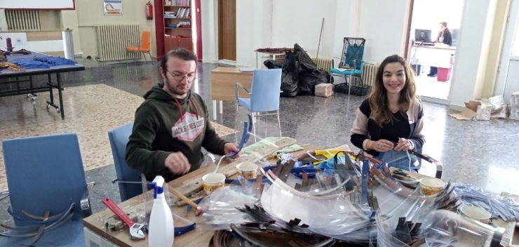 Gençlik Merkezinde Korumalı Siperlik Üretimi Devam Ediyor