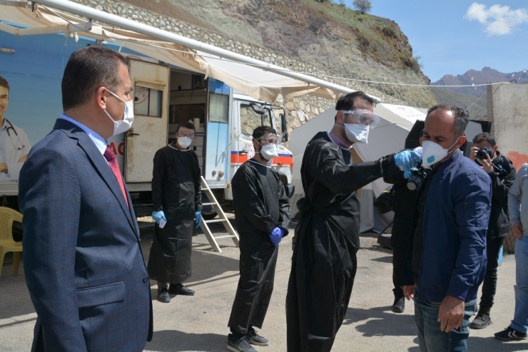 Vali Akbıyık: “Hakkari’de Korona Virüs Vakaları Var”