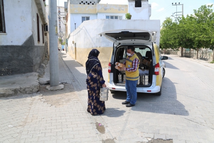 Haliliye’de Vatandaşlara Gıda Desteği